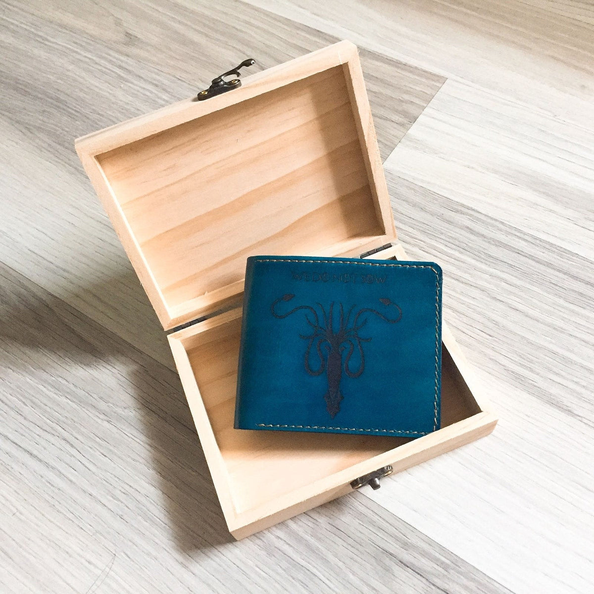 EXTRA SERVICE - Pinewood box with pesonalized name/text/initials engraving